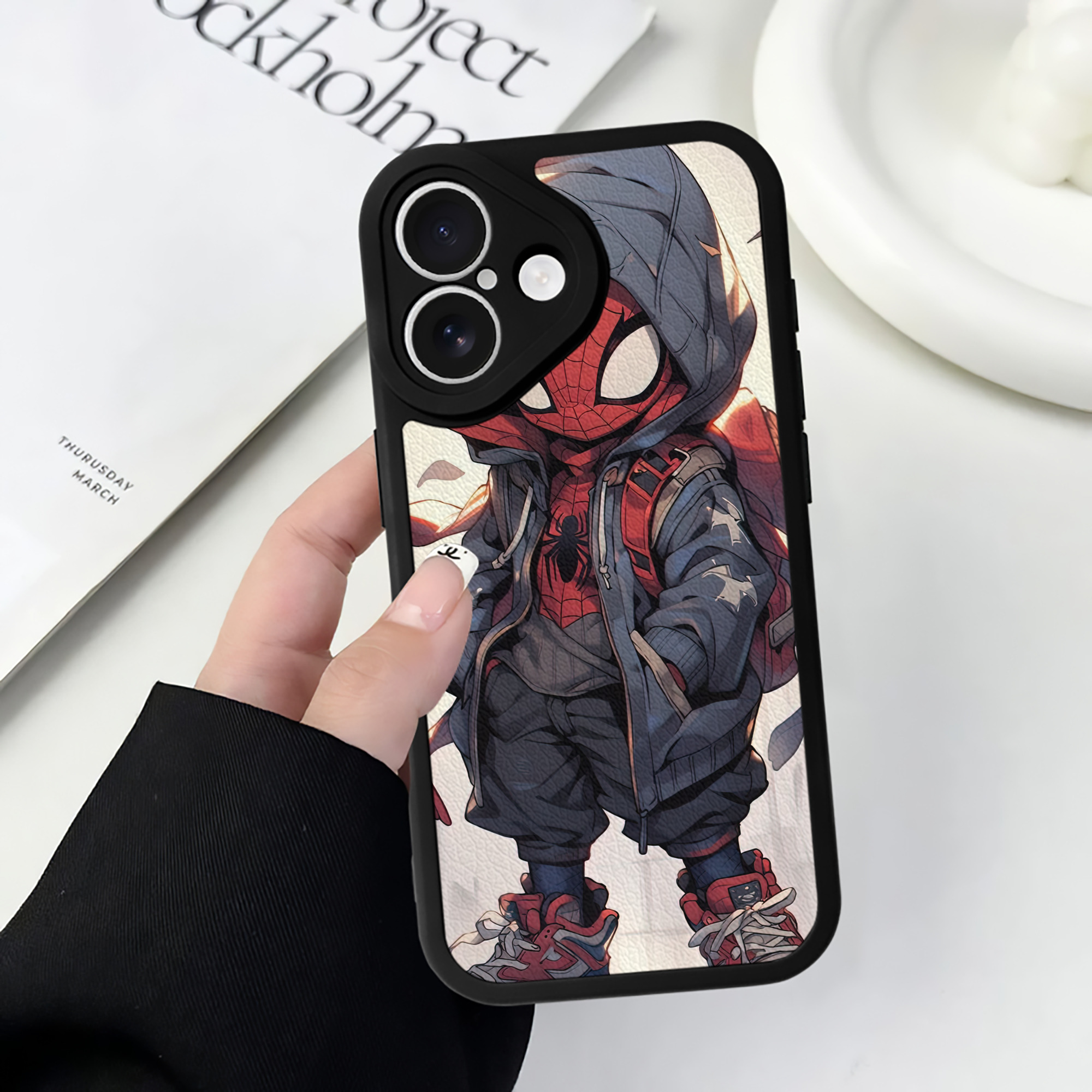 Spider Man スパイダーマン 【iPhone 16シリーズ対応】シリコンスマホケース（レザー調） 材質：シリコン